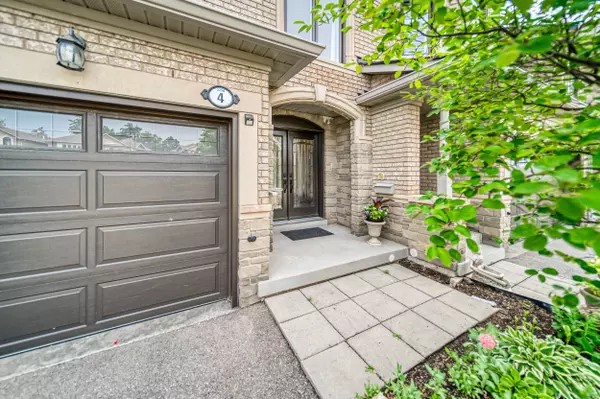 Oakville, ON L6H 6J3,2250 Rockingham DR #4