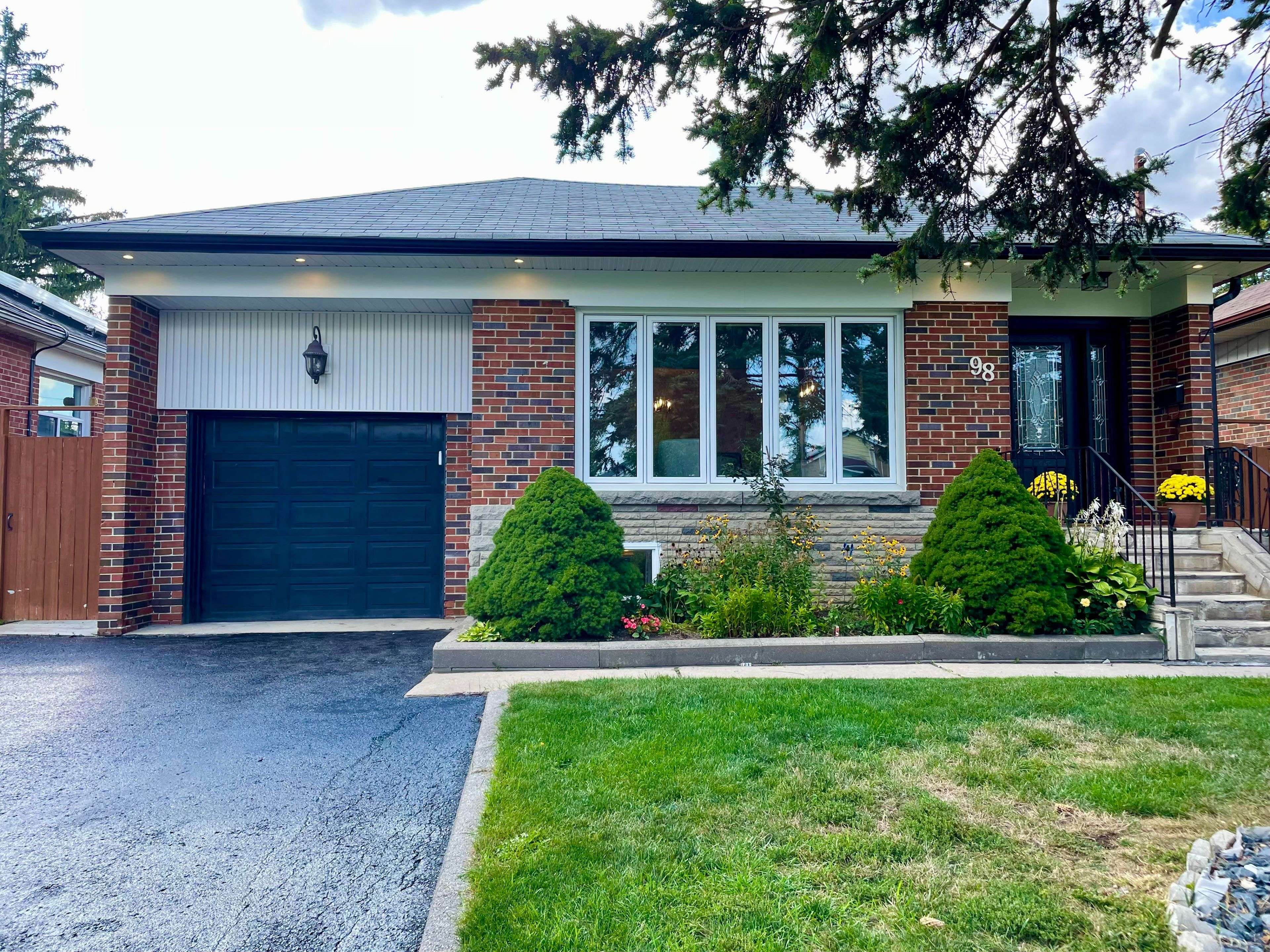 Toronto E04, ON M1R 2V4,98 LYNVALLEY CRES