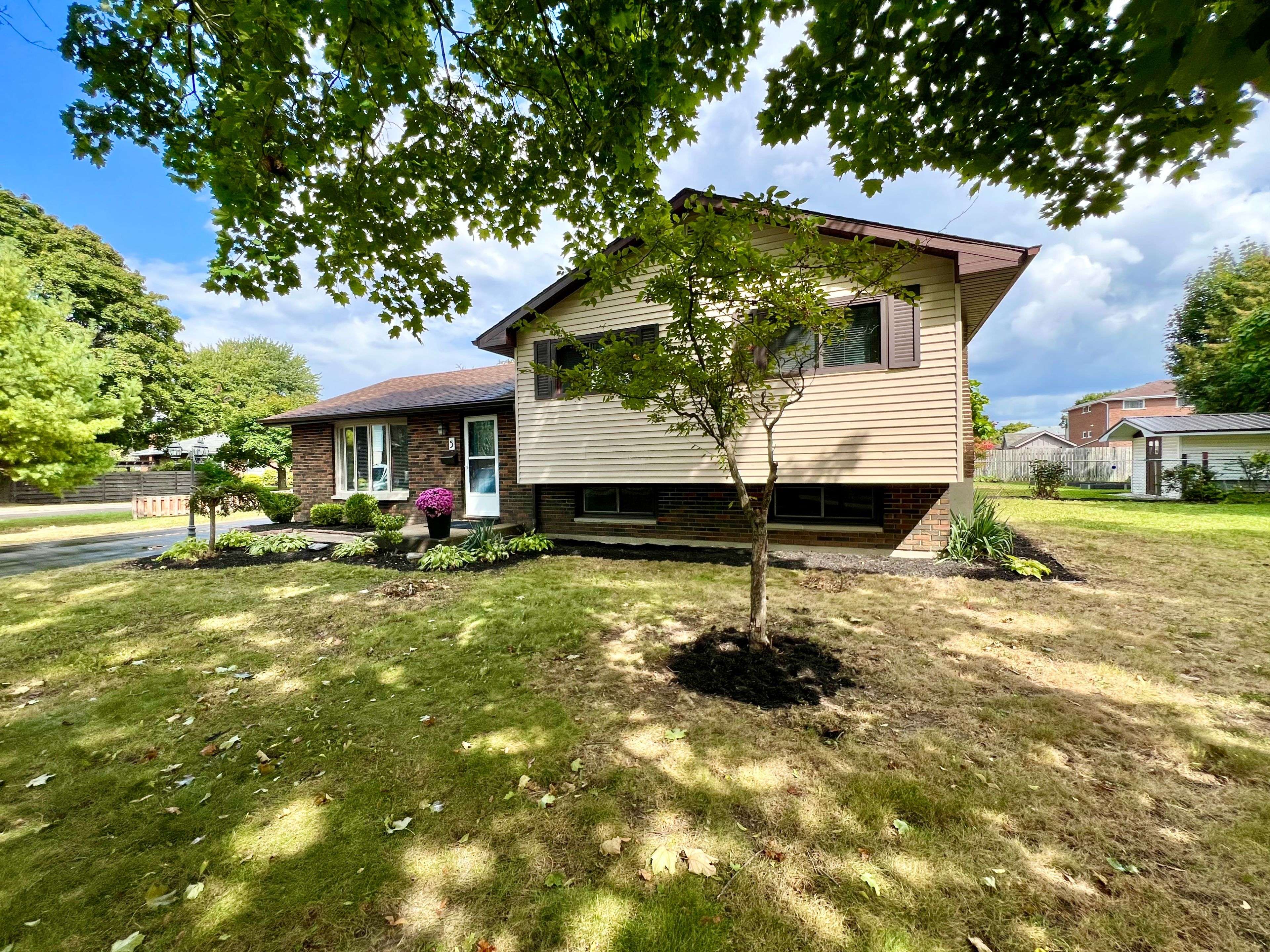 Belleville, ON K8P 2C6,5 Westmount DR