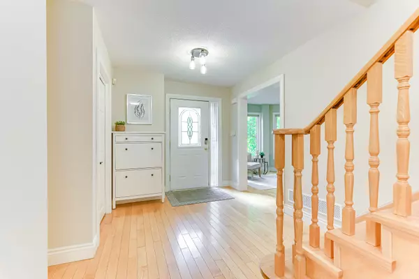 Oakville, ON L6J 7K3,2705 Ashridge PL