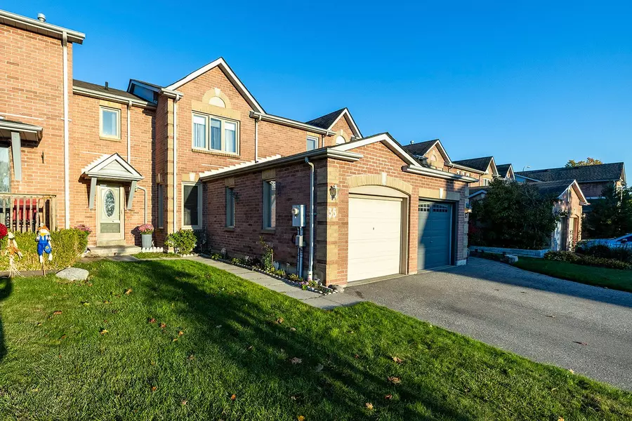 35 Woodstone PL, Whitby, ON L1R 1S8