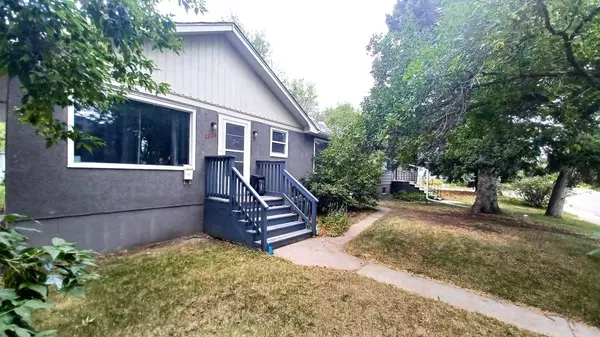 2359 22A ST NW, Calgary, AB T2M3X6