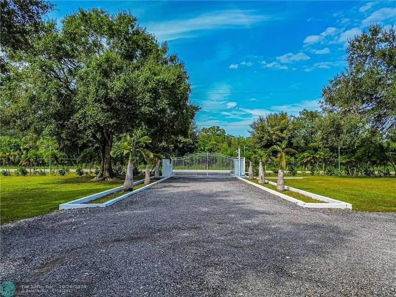 125 S Hacienda St, Clewiston, FL 33440