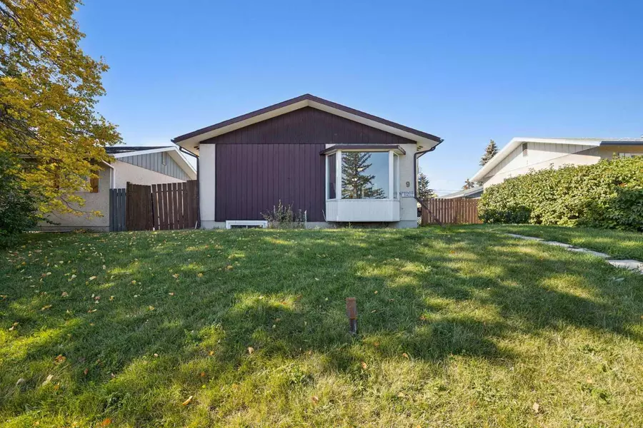 9 Marwood CIR Northeast, Calgary, AB T2A 2R5