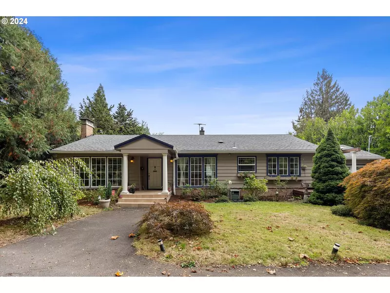 7450 SW CANYON RD, Portland, OR 97225