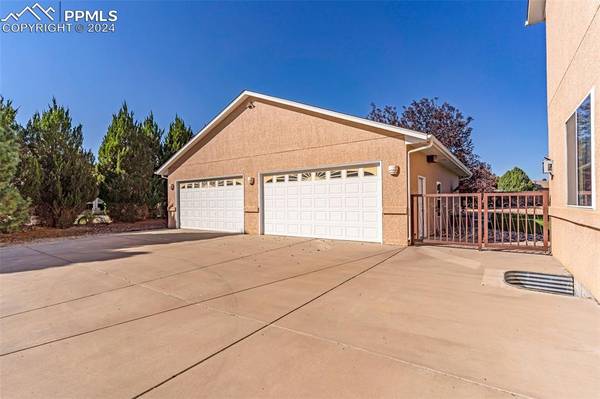 Pueblo, CO 81005,5388 Stonemoor DR