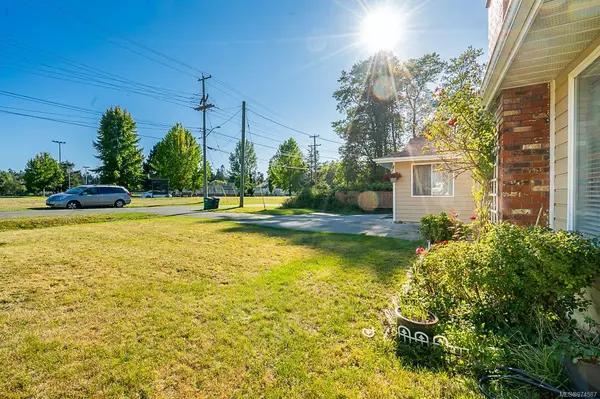 Saanich, BC V8P 2M2,1382 McKenzie Ave