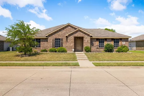 1523 Edgewater Way, Lancaster, TX 75146