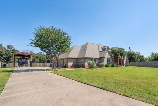 325 Meadow Oaks Drive, Burleson, TX 76028