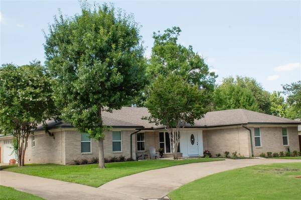 2406 Greenwood Drive, Grand Prairie, TX 75050