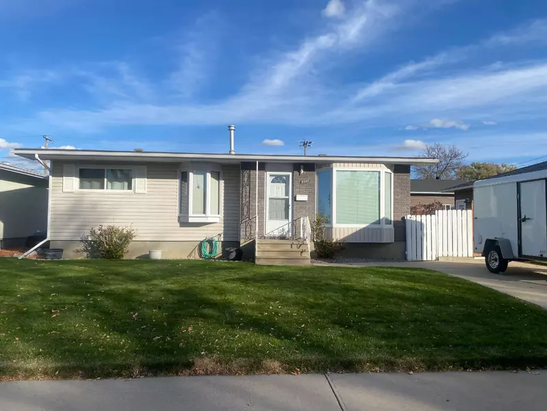 2287 20 AVE Southeast, Medicine Hat, AB T1A 3X8