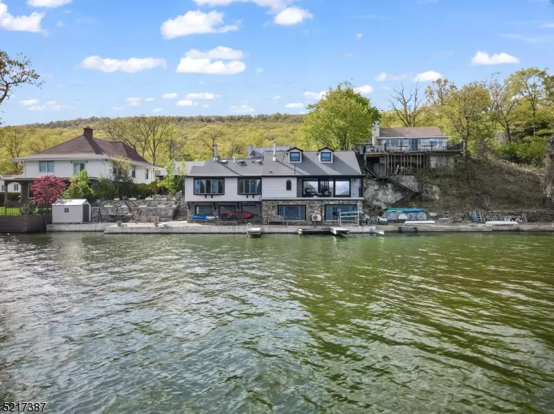 Greenwood Lake, NJ 10925,176 Lake Shore Rd