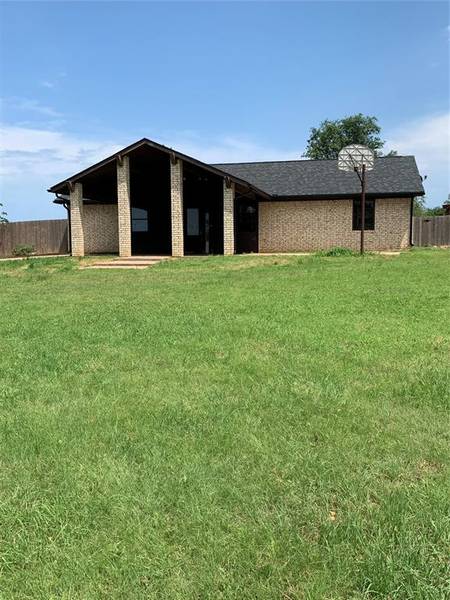 25 NE Shelly Drive, Fletcher, OK 73541