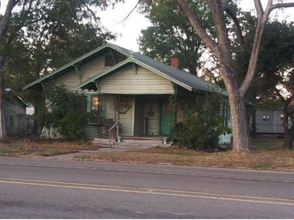 303 W Yeagua Street,  Groesbeck,  TX 76642