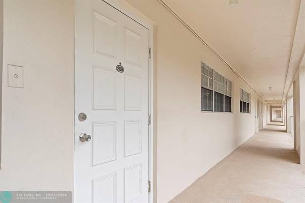 Pompano Beach, FL 33069,2851 S Palm Aire Dr  #209