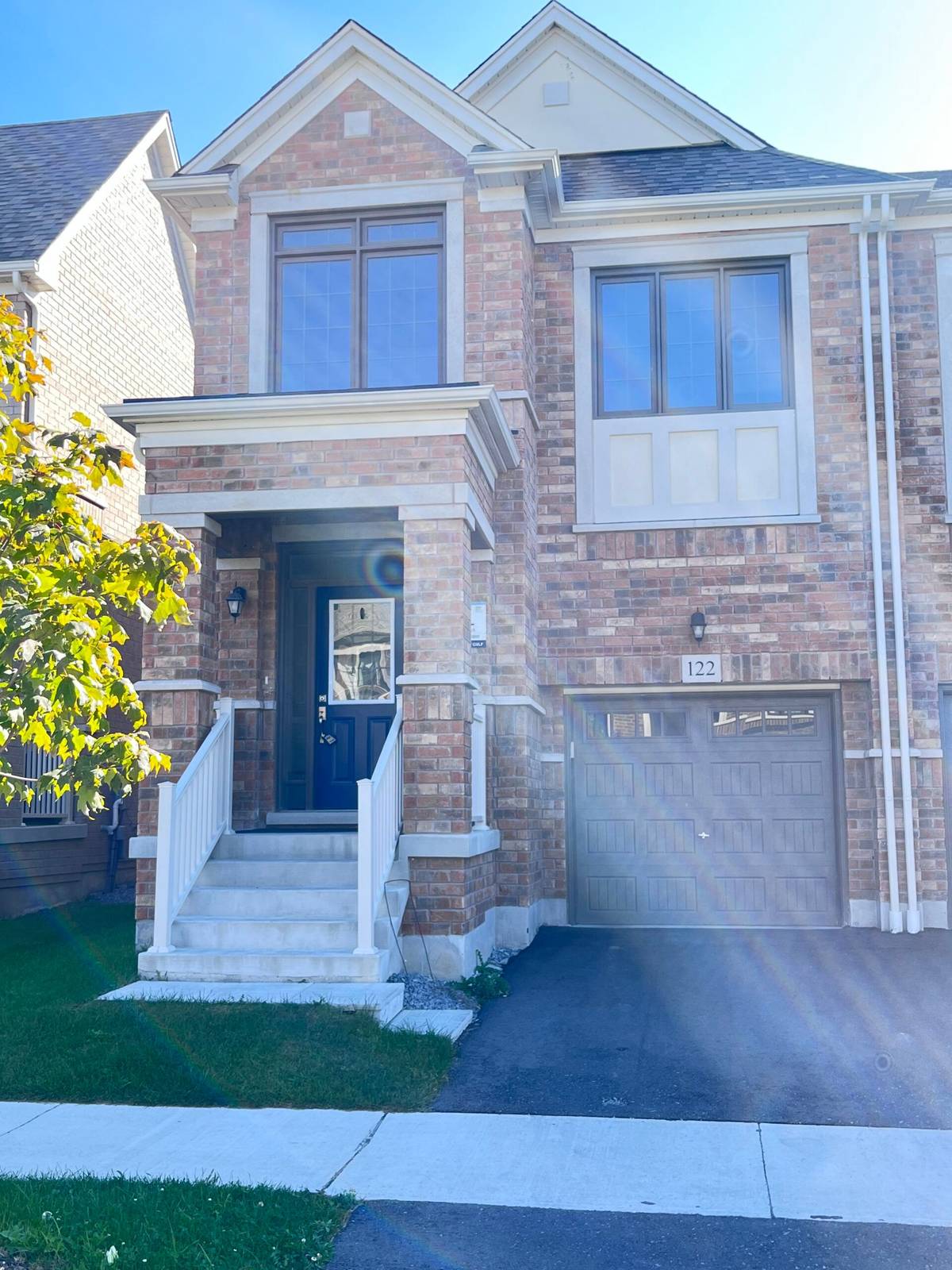 Whitby, ON L1P 0N5,122 Laing DR