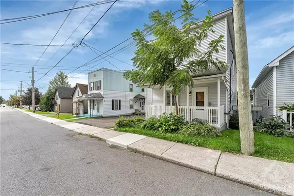 Rockland, ON K4K 1K6,584 ST JEAN ST