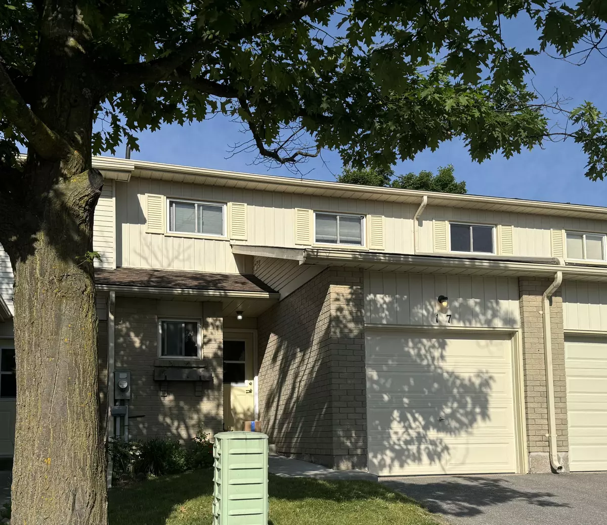 Oshawa, ON L1K 1S2,700 Harmony RD N #17