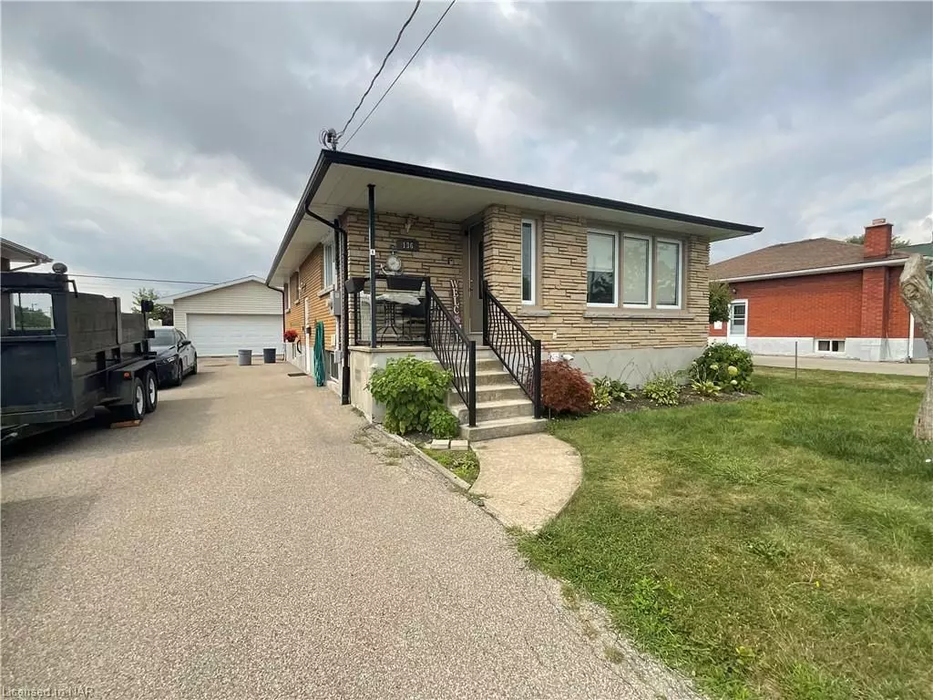 Port Colborne, ON L3K 2G3,136 CLARKE ST #UPPER