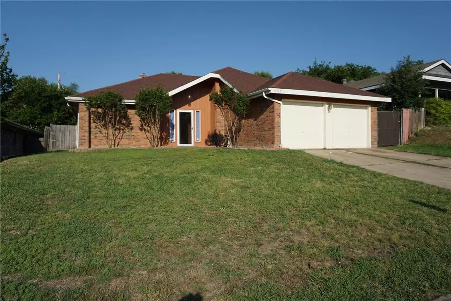 6267 Canyon Circle, Fort Worth, TX 76133