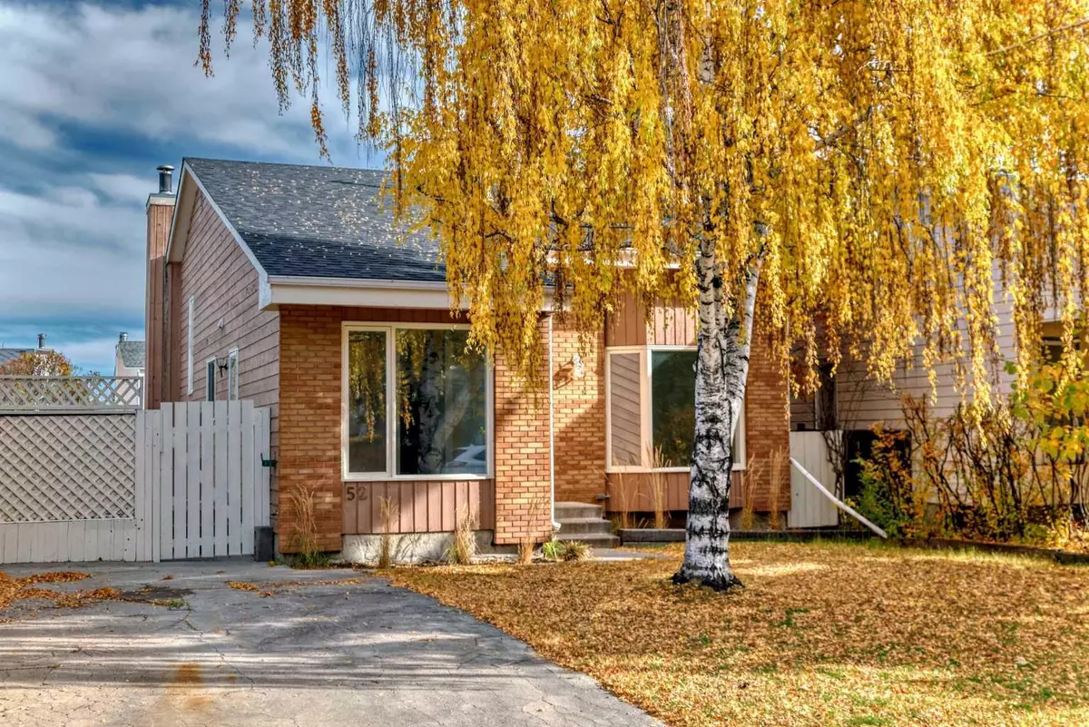 Calgary, AB T2W 4S2,52 Woodfern Rise SW