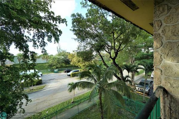 Hialeah, FL 33014,606 W 81st St #328