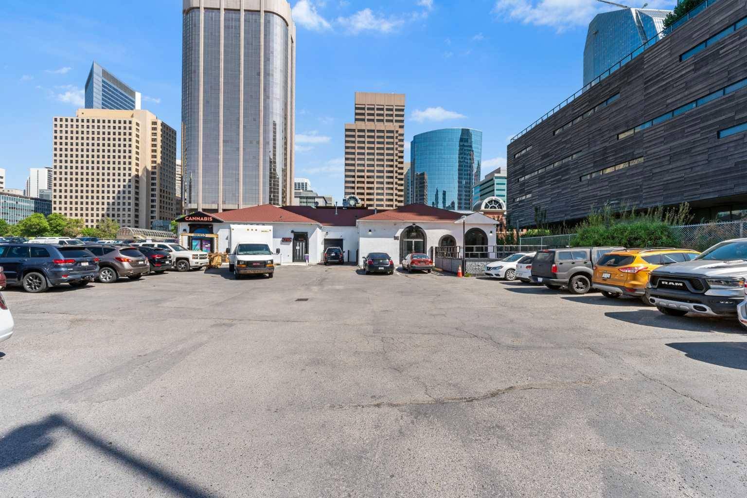 Calgary, AB T2R1M3,640 10 AVE SW