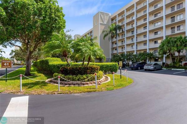 7290 Kinghurst Dr  #201, Delray Beach, FL 33446