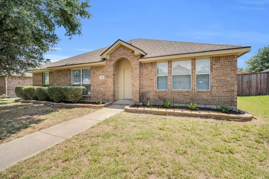 212 Shady Oaks Lane, Red Oak, TX 75154