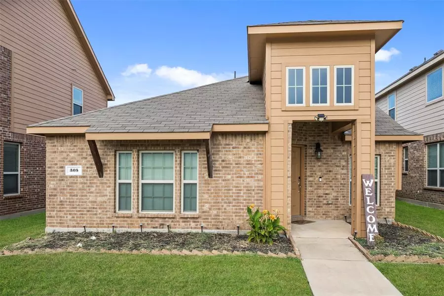 305 Haywood Circle, Lancaster, TX 75146