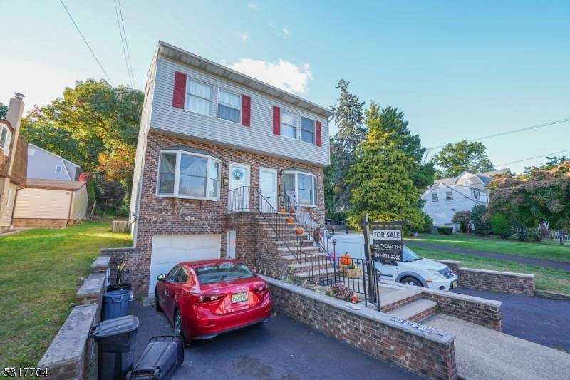 26 Pasadena Pl, Hawthorne Boro, NJ 07506