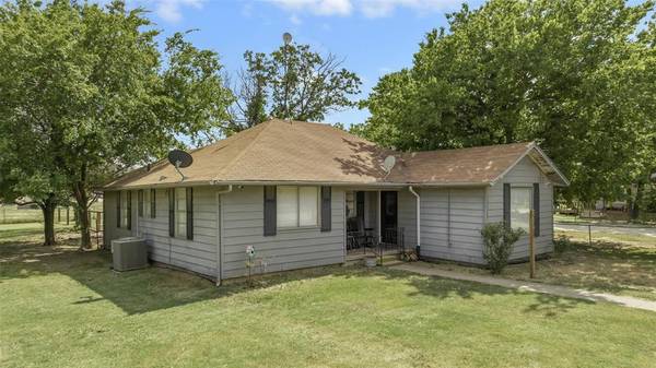 223 W Davis Street, Perrin, TX 76486