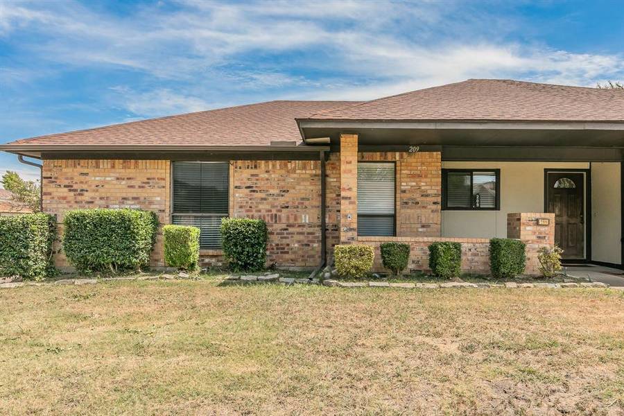 209 E Amberway Lane, Garland, TX 75040