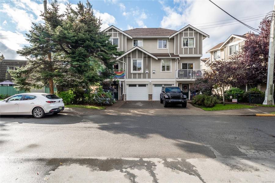 921 Scotia St, Saanich, BC V8X 2R7