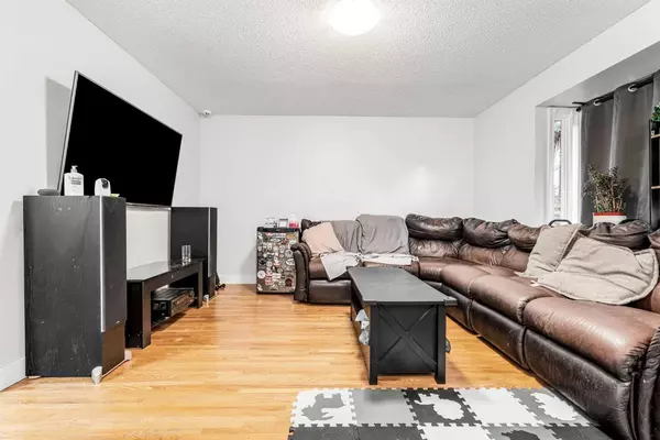 Calgary, AB T2W 2V1,1016 Woodview CRES Southwest