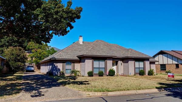 1103 Briarcliff Drive, Arlington, TX 76012