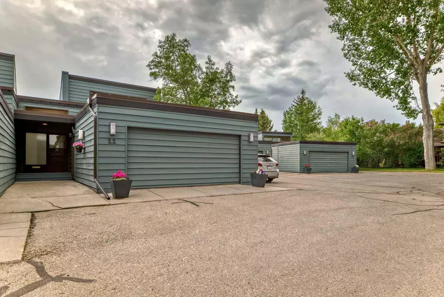 2200 Varsity Estates DR Northwest #11, Calgary, AB T3B 4Z8