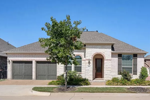 1923 Spotted Fawn Drive, Arlington, TX 76005