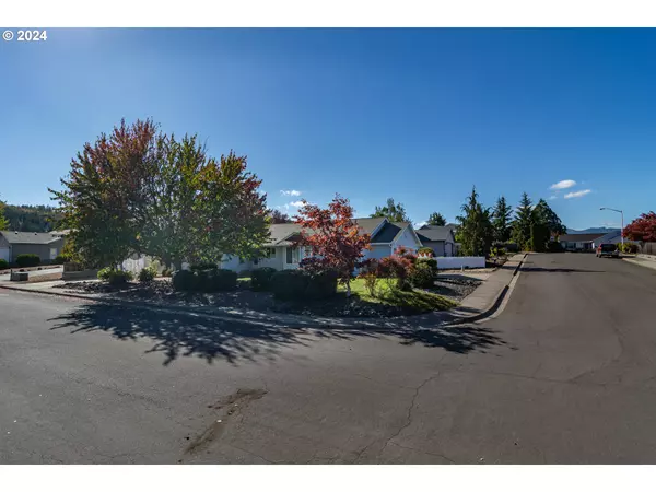 Sutherlin, OR 97479,227 CAMBRIDGE DR