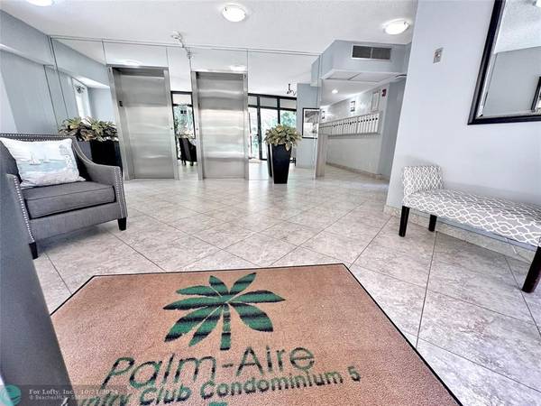 Pompano Beach, FL 33069,545 Oaks Ln  #301