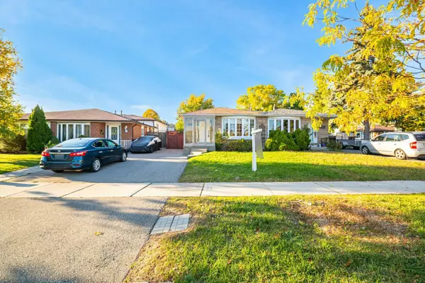 Mississauga, ON L5C 1J9,774 Consort CRES