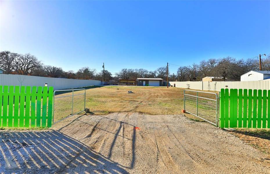 612 Greenbriar Drive, Clyde, TX 79510