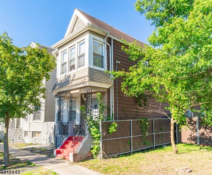 637 S 10th St, Newark City, NJ 07108