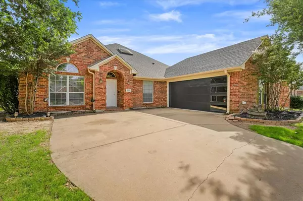 5831 Lorenzo Drive, Grand Prairie, TX 75052