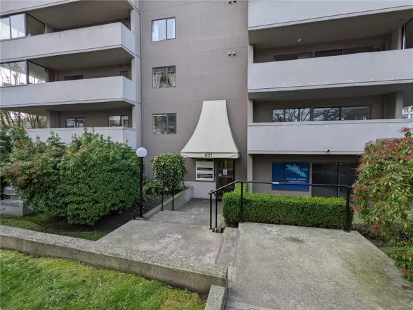 Victoria, BC V8W 1B3,821 Burdett Ave #301