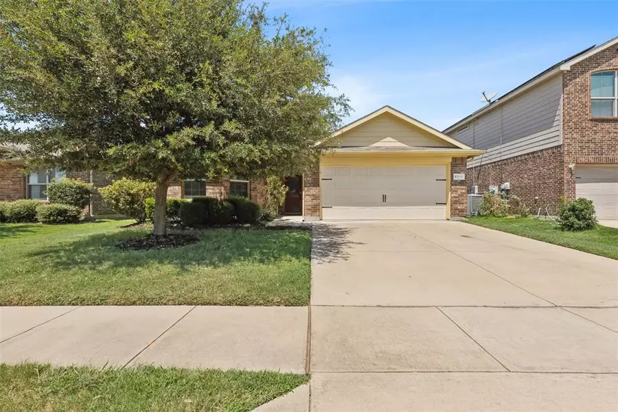 8848 Poynter Street, Fort Worth, TX 76123