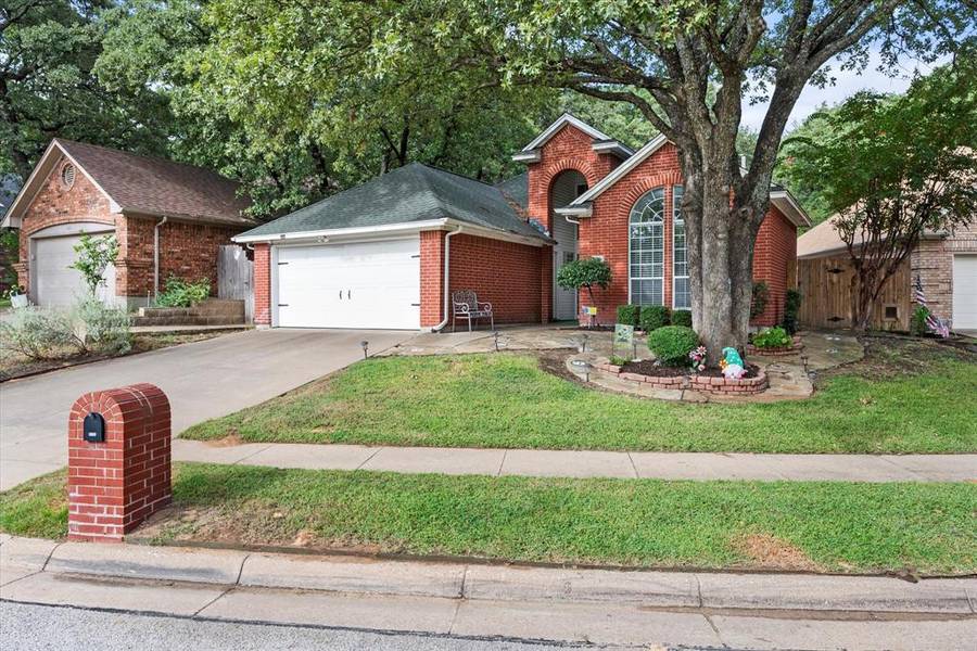 4910 Canberra Lane, Arlington, TX 76017