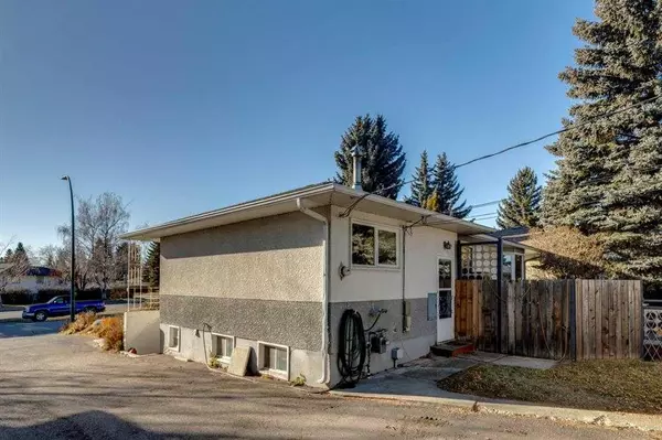 Calgary, AB T2K0H1,132 42 AVE NW