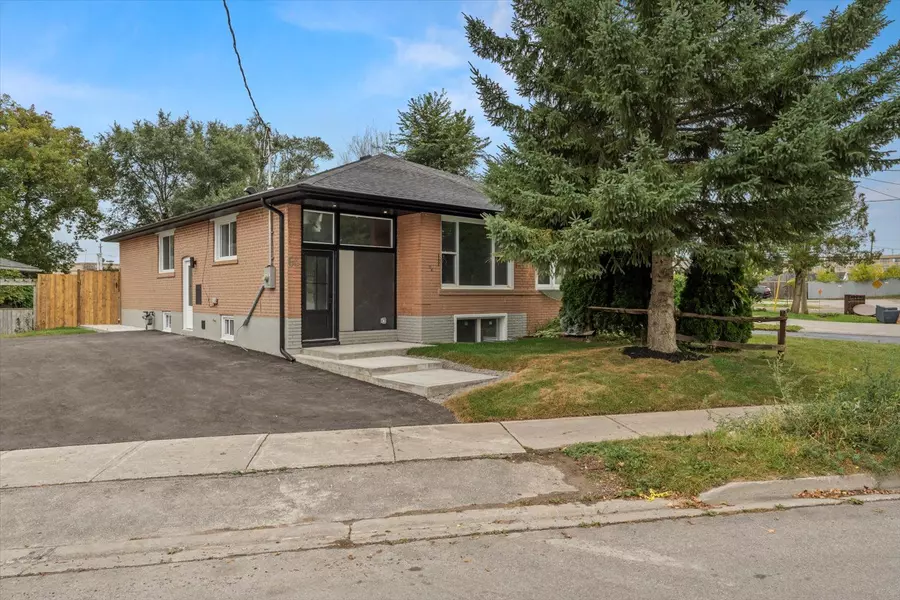 63 Walter AVE #Main, Newmarket, ON L3Y 2T4