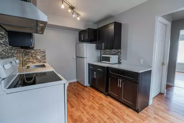 Calgary, AB T2B0E4,3615 27A AVE Southeast